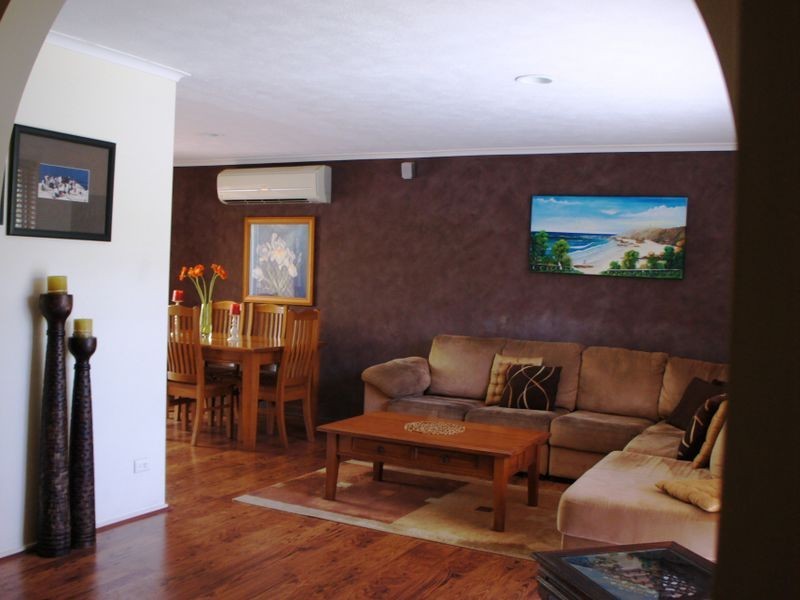 8 Burdock Street, Elanora QLD 4221