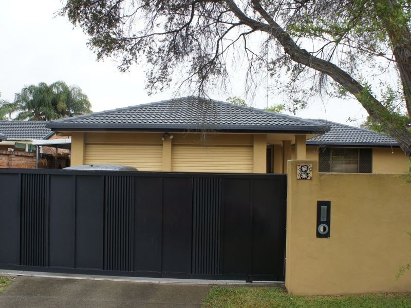 8 Burdock Street, Elanora QLD 4221