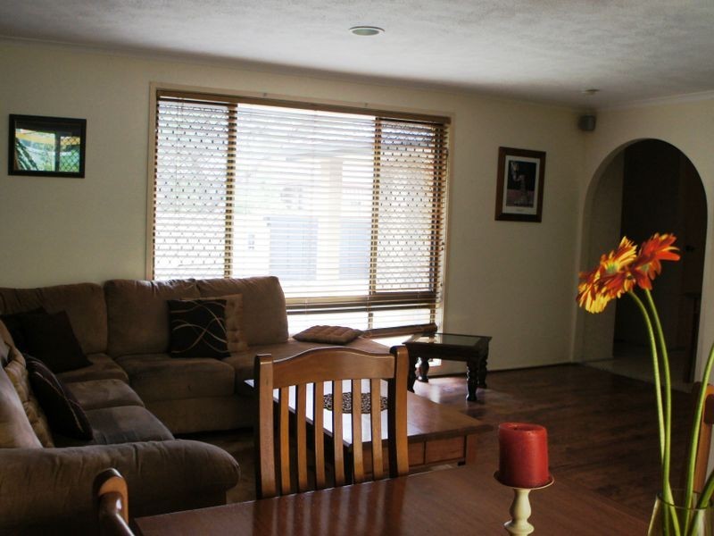 8 Burdock Street, Elanora QLD 4221