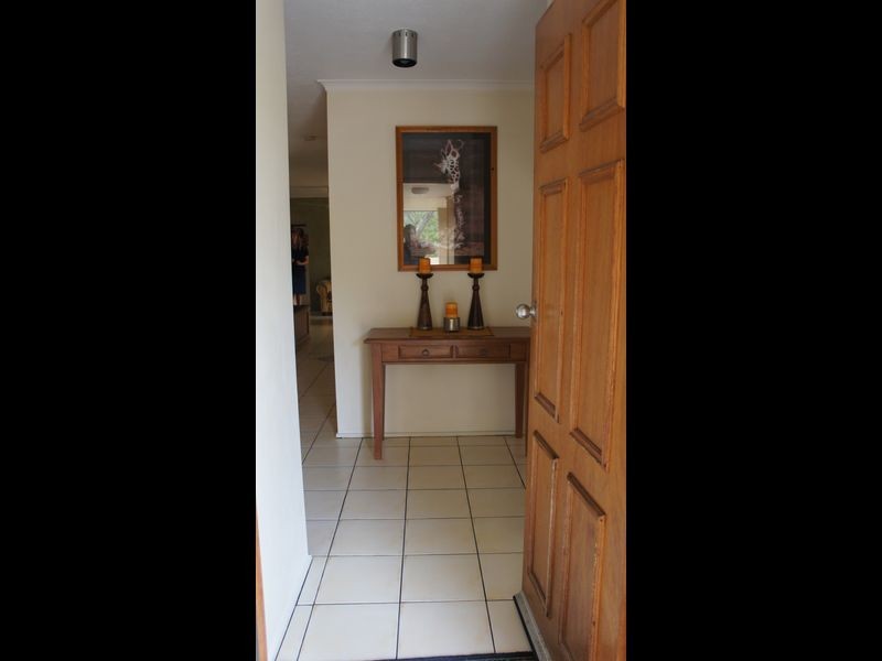 8 Burdock Street, Elanora QLD 4221