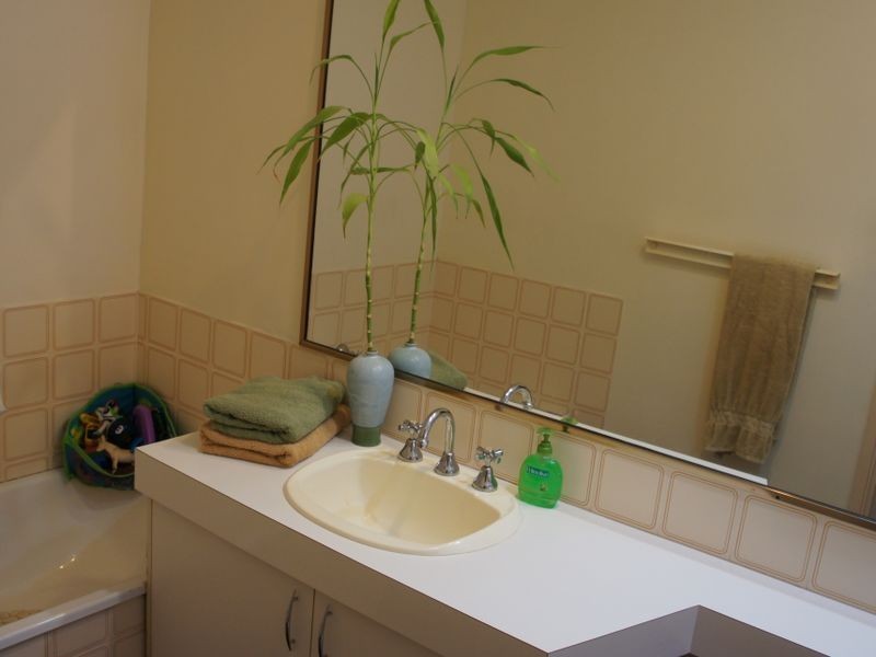 8 Burdock Street, Elanora QLD 4221