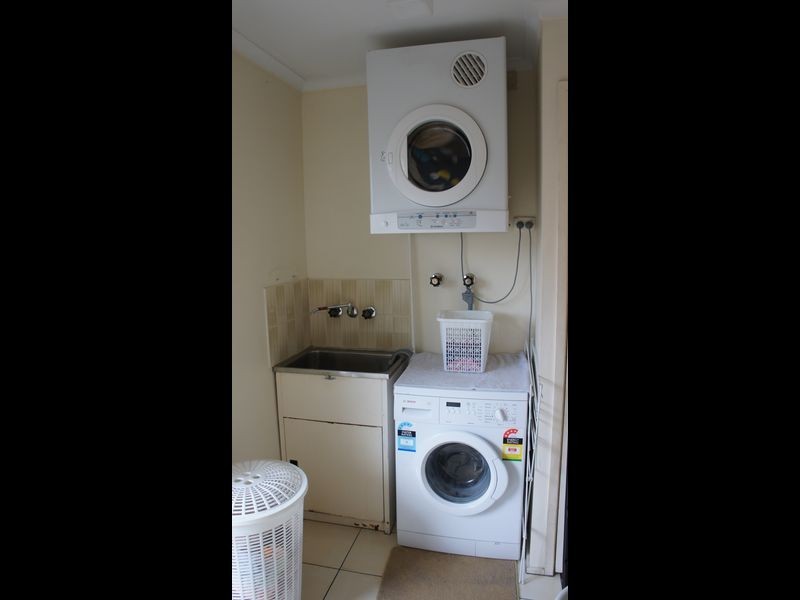 8 Burdock Street, Elanora QLD 4221