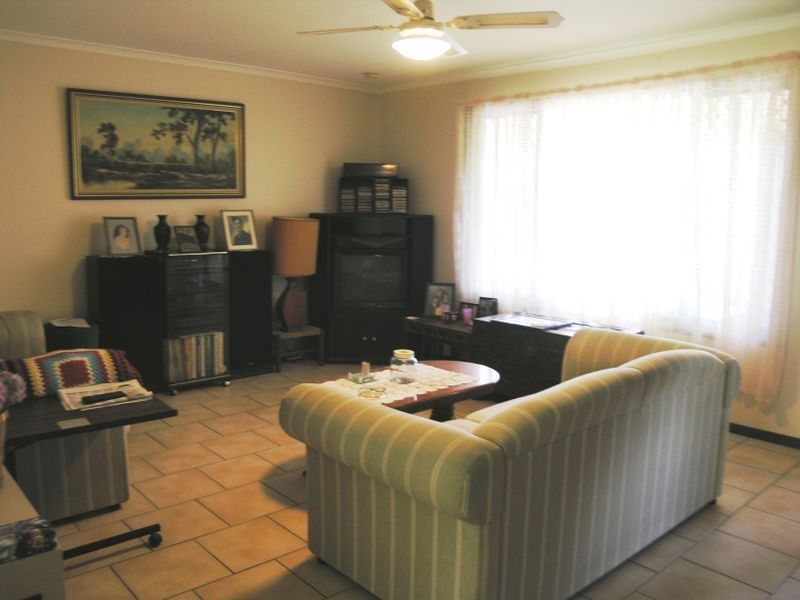 2 Seabrook Street, Elanora QLD 4221