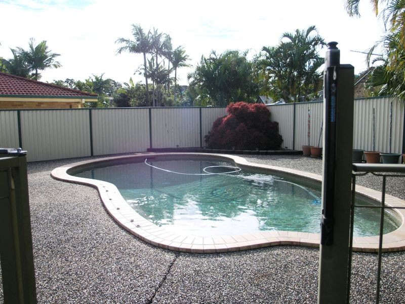 2 Seabrook Street, Elanora QLD 4221