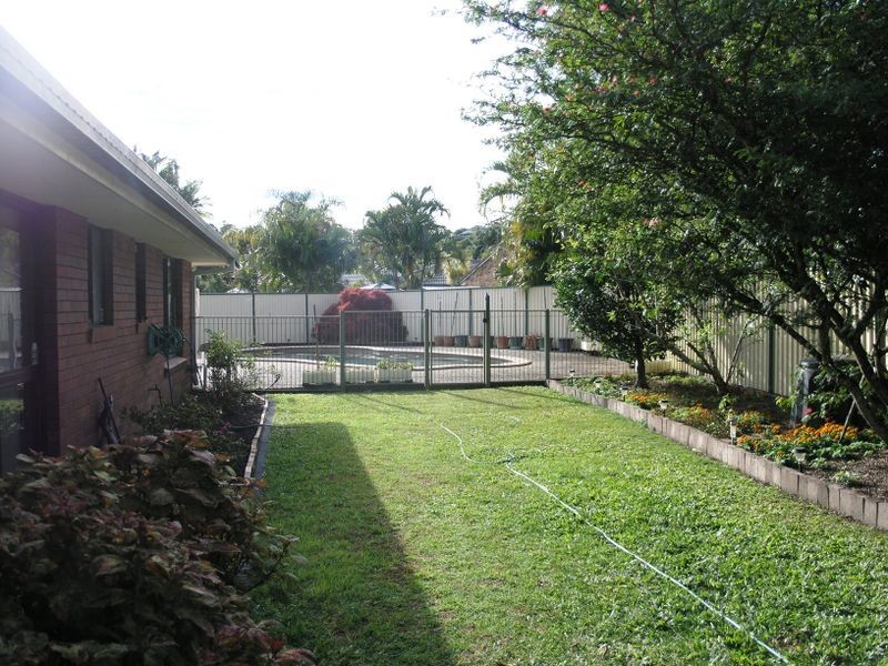 2 Seabrook Street, Elanora QLD 4221