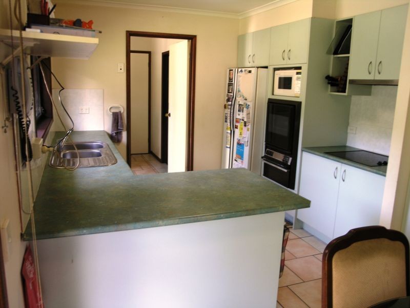 2 Seabrook Street, Elanora QLD 4221