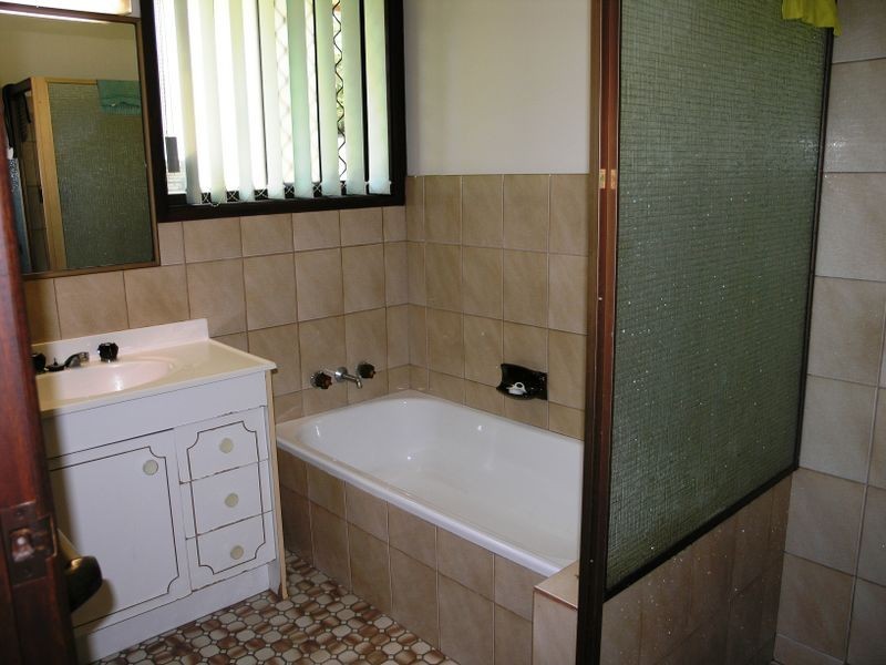 2 Seabrook Street, Elanora QLD 4221