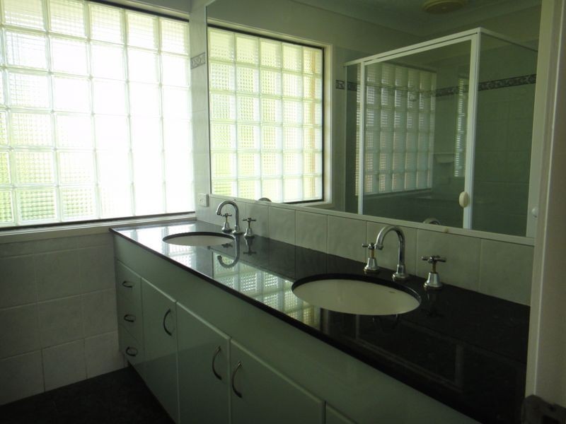 19 Notre Dame Court, Varsity Lakes QLD 4227