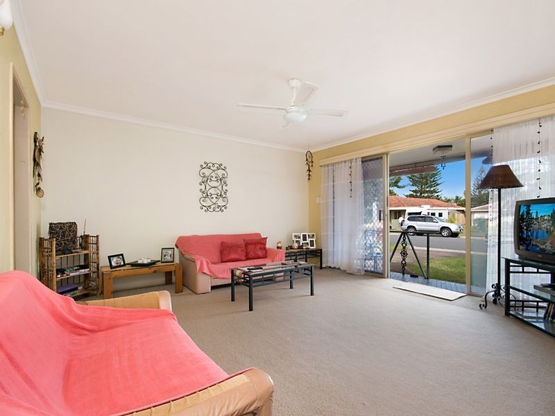 31 Parnki Parade, Palm Beach QLD 4221