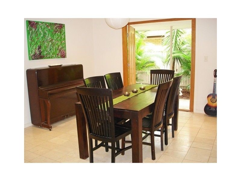 8 Denawen Street, Palm Beach QLD 4221