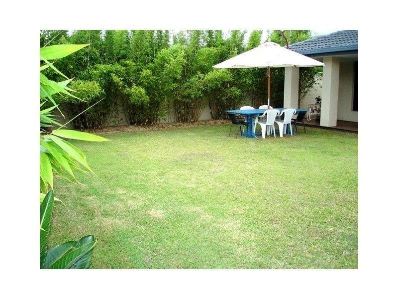 8 Denawen Street, Palm Beach QLD 4221