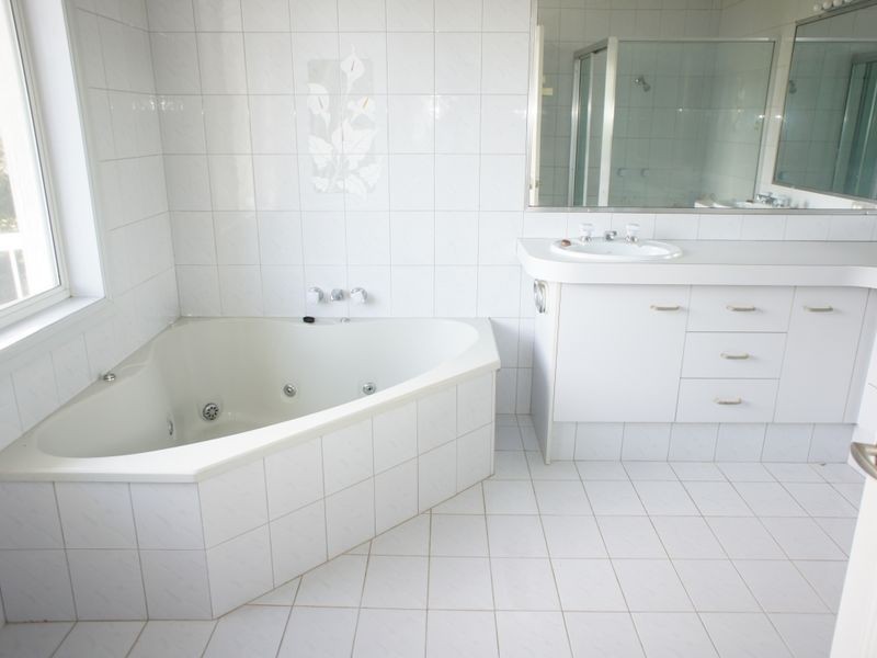 33 Evergreen drive, Elanora QLD 4221