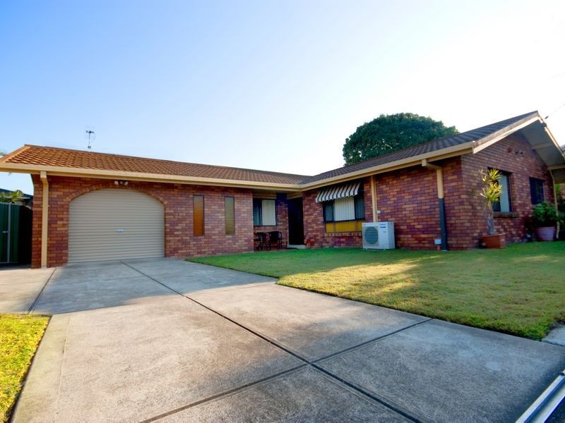 11 Mawarra Street, Palm Beach QLD 4221