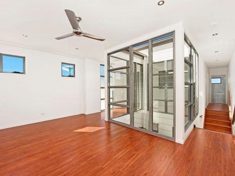 2/14 Sarawak Avenue, Palm Beach QLD 4221
