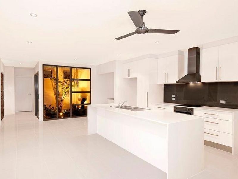 2/14 Sarawak Avenue, Palm Beach QLD 4221