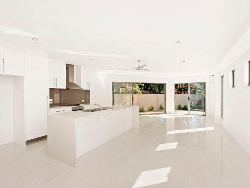 2/14 Sarawak Avenue, Palm Beach QLD 4221