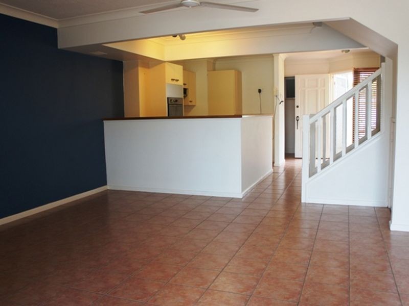 8/2 Coolgardie Street, Elanora QLD 4221