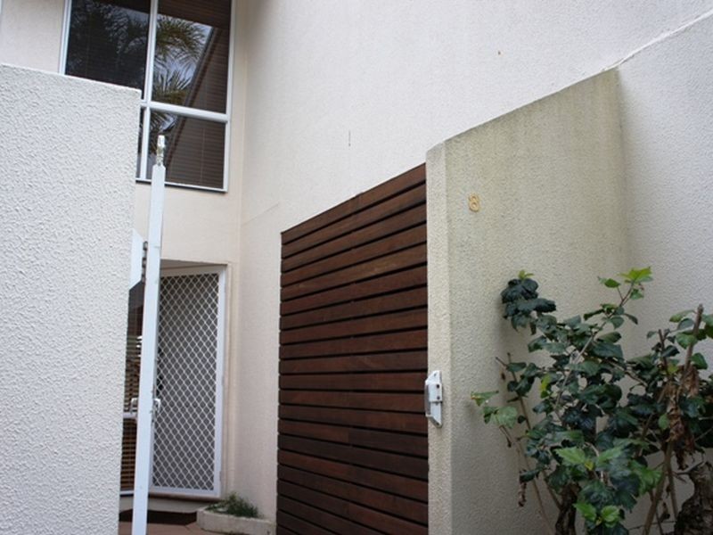 8/2 Coolgardie Street, Elanora QLD 4221
