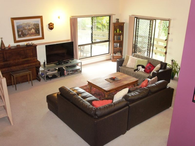 21 Crest Drive, Elanora QLD 4221