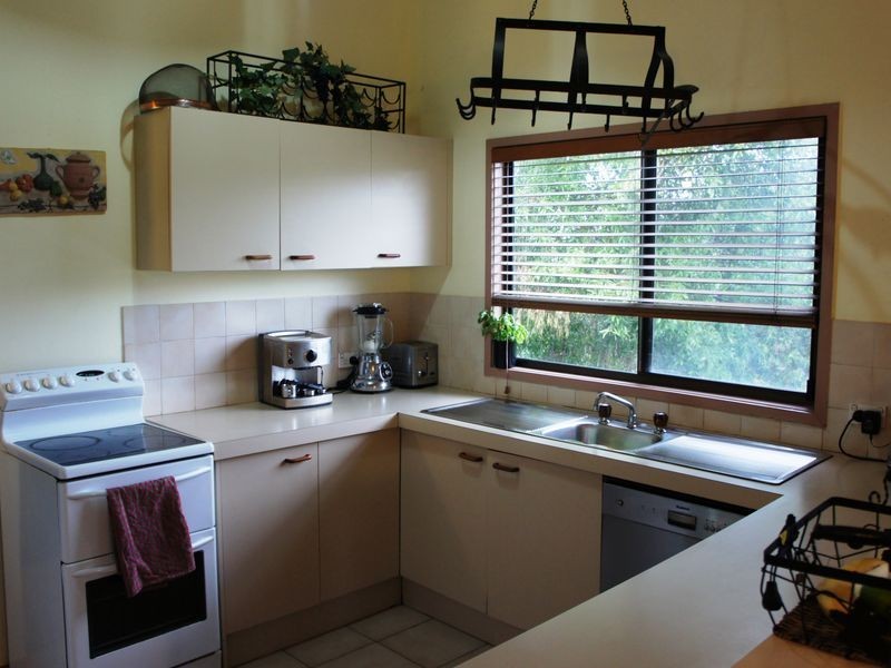 21 Crest Drive, Elanora QLD 4221