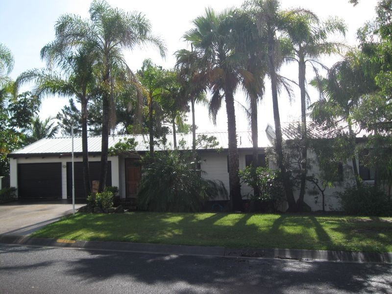 21 Crest Drive, Elanora QLD 4221