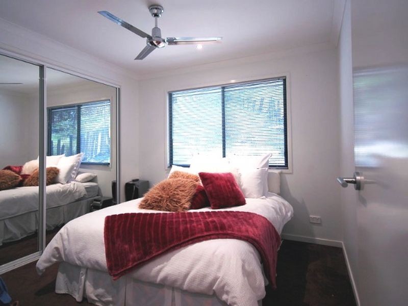 3 Dorset Place, Elanora QLD 4221