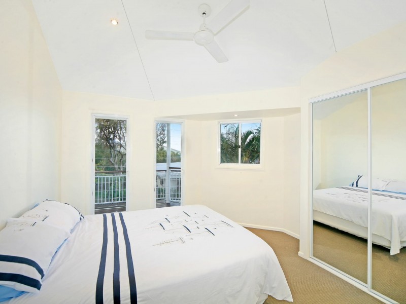 2/20 Peregian Esplanade, Peregian Beach QLD 4573