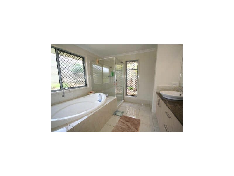 22 Riviera St, Peregian Springs QLD 4573