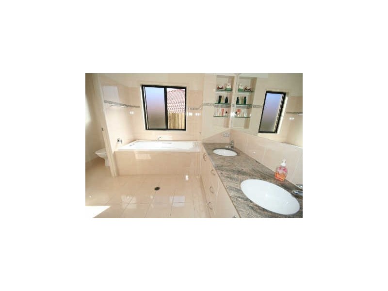 2 Greenside Court, Peregian Springs QLD 4573