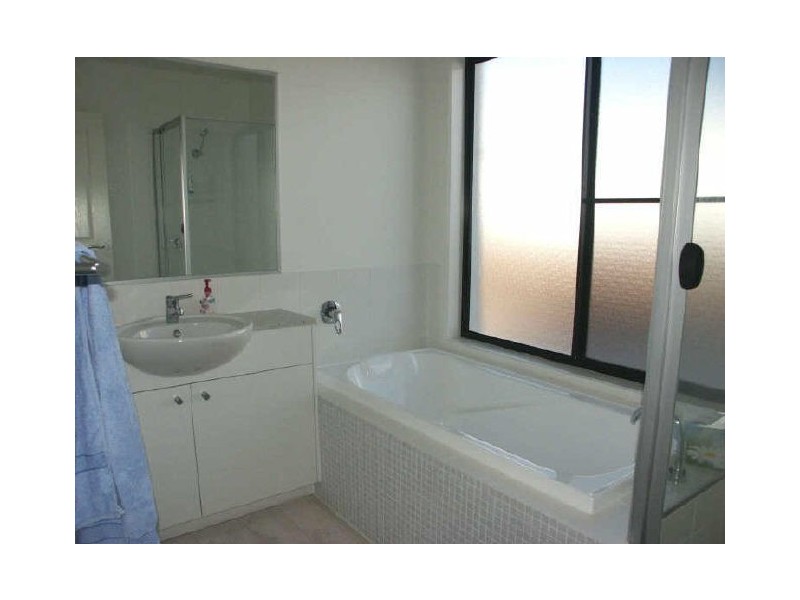 18 Maddens Cres, Peregian Springs QLD 4573