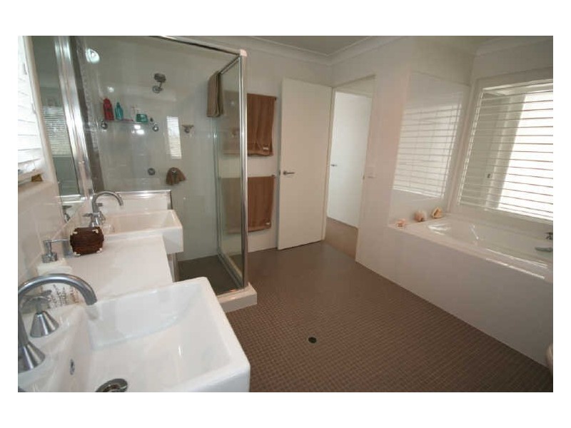 10 Greenside Court, Peregian Springs QLD 4573
