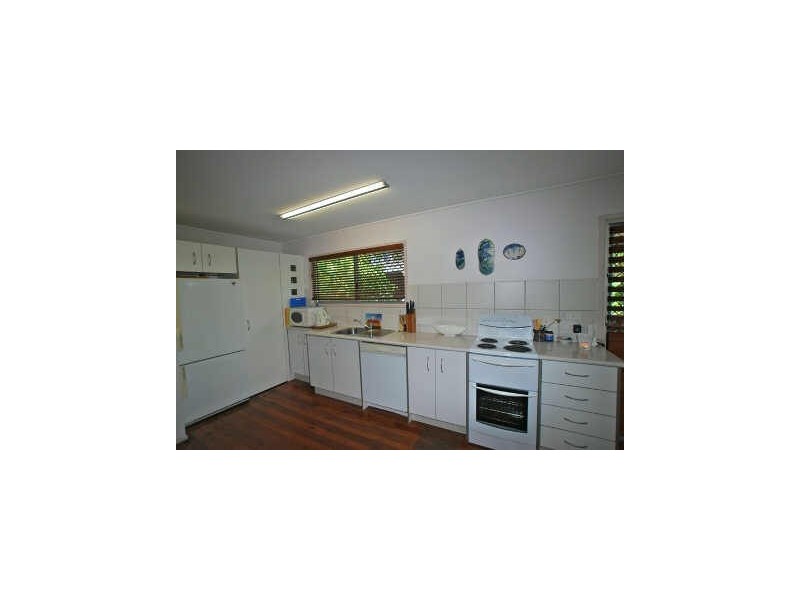 172 Edwards St, Sunshine Beach QLD 4567