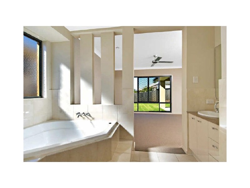 13 Waterville Way, Peregian Springs QLD 4573
