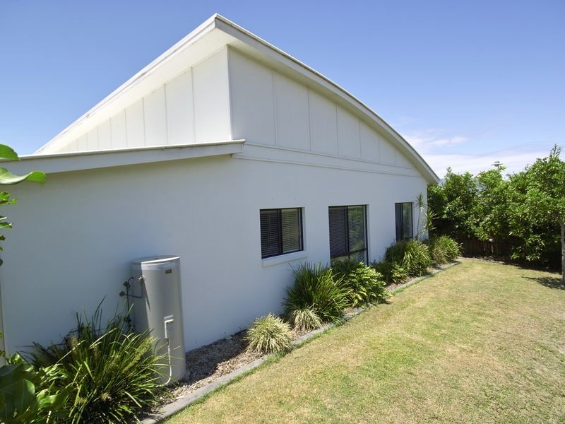 11 Riviera Crescent, Peregian Springs QLD 4573