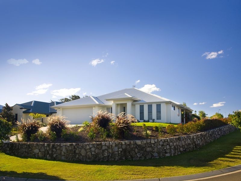 2 Maddens Crescent, Peregian Springs QLD 4573