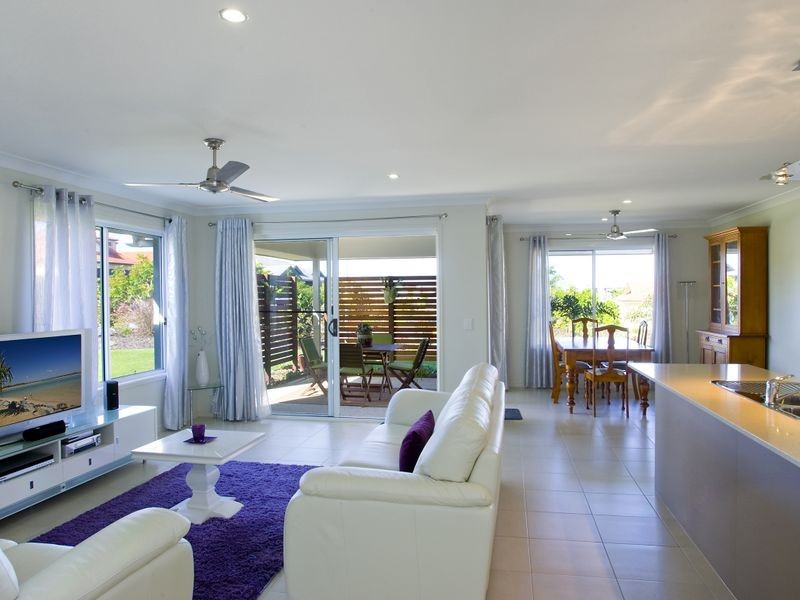 2 Maddens Crescent, Peregian Springs QLD 4573