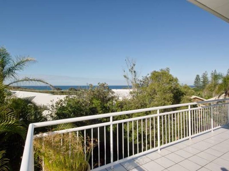 2/4 Brolga Place, Peregian Beach QLD 4573