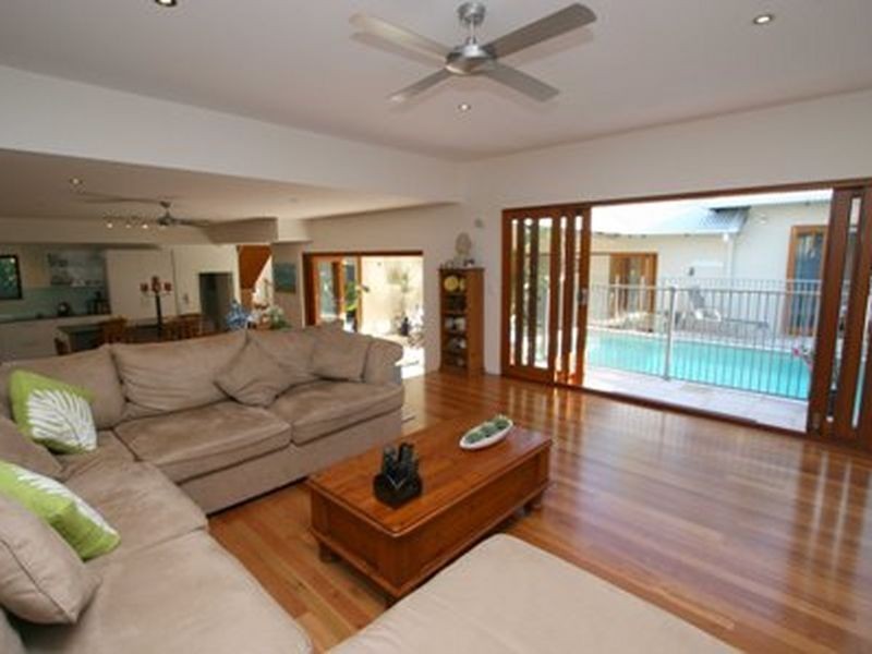 8 Castaways Court, Castaways Beach QLD 4567
