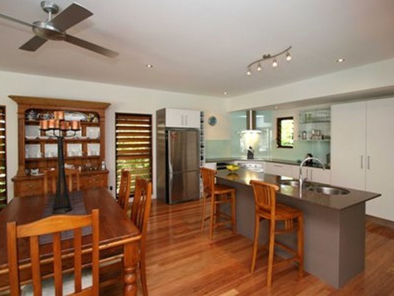 8 Castaways Court, Castaways Beach QLD 4567