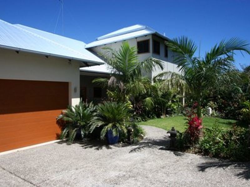 8 Castaways Court, Castaways Beach QLD 4567