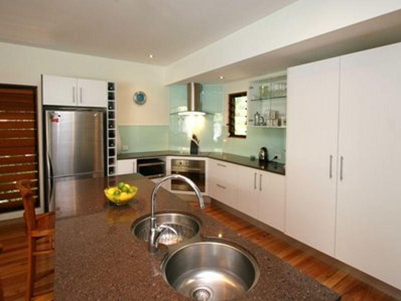 8 Castaways Court, Castaways Beach QLD 4567