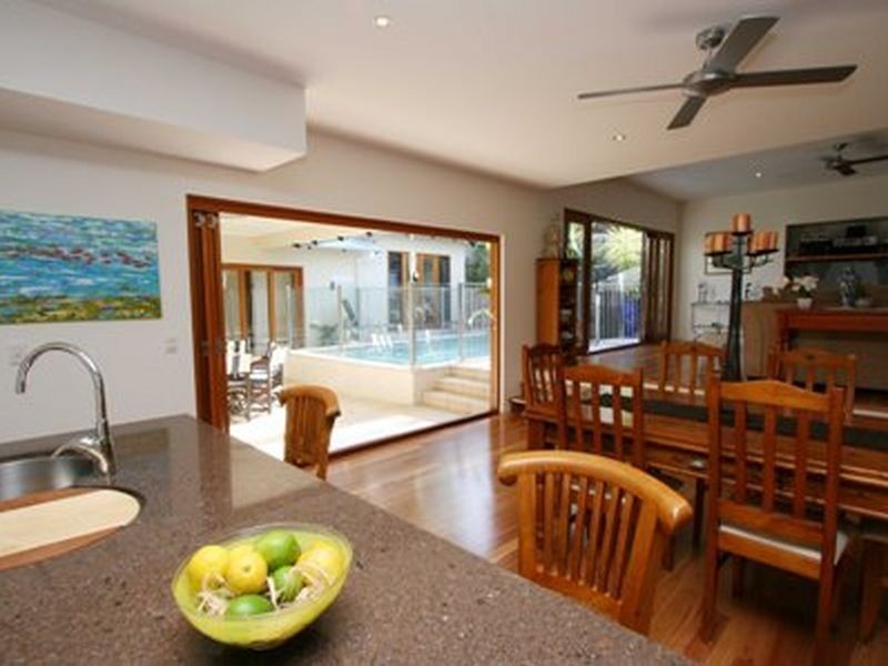 8 Castaways Court, Castaways Beach QLD 4567