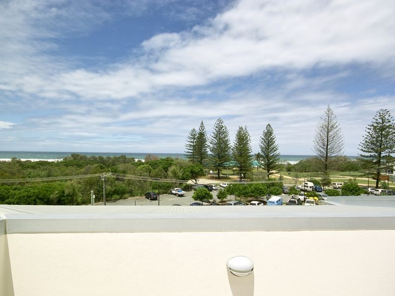 2/20 Kingfisher Drive, Peregian Beach QLD 4573