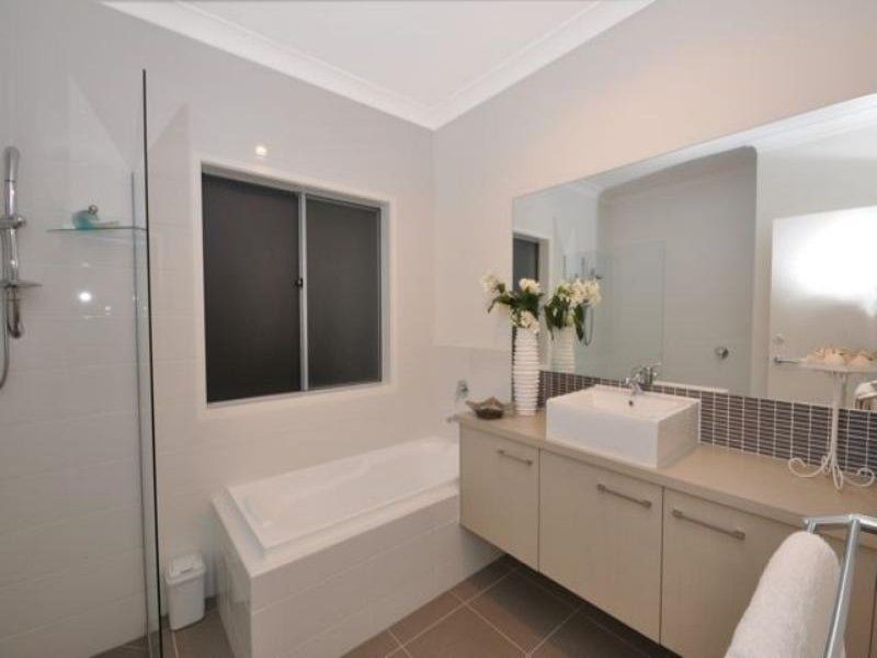 142 The Avenue, Peregian Springs QLD 4573