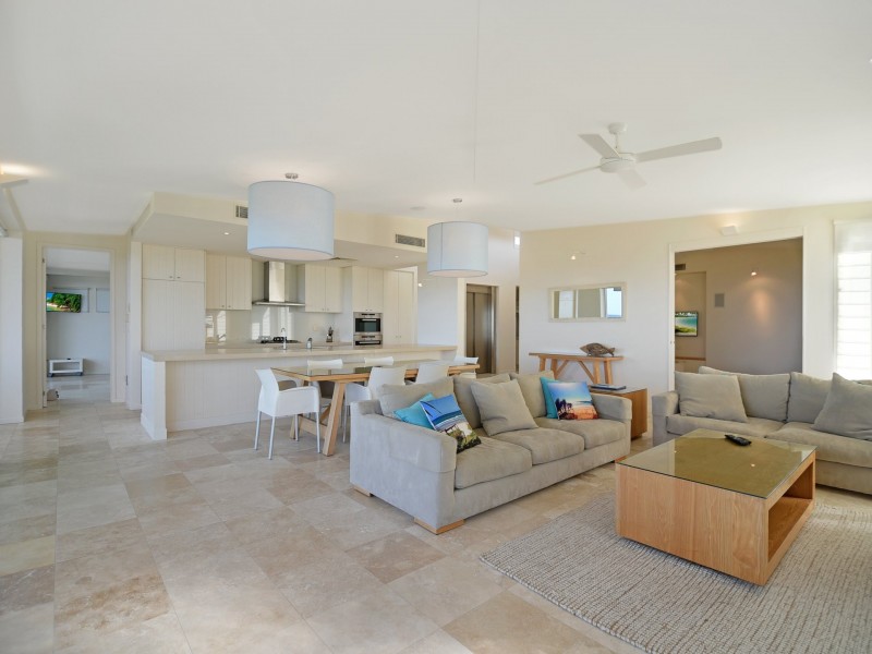 2/74 Peregian Esplanade, Peregian Beach QLD 4573