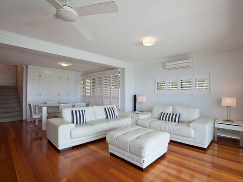2/7 Peregian Esplanade, Peregian Beach QLD 4573