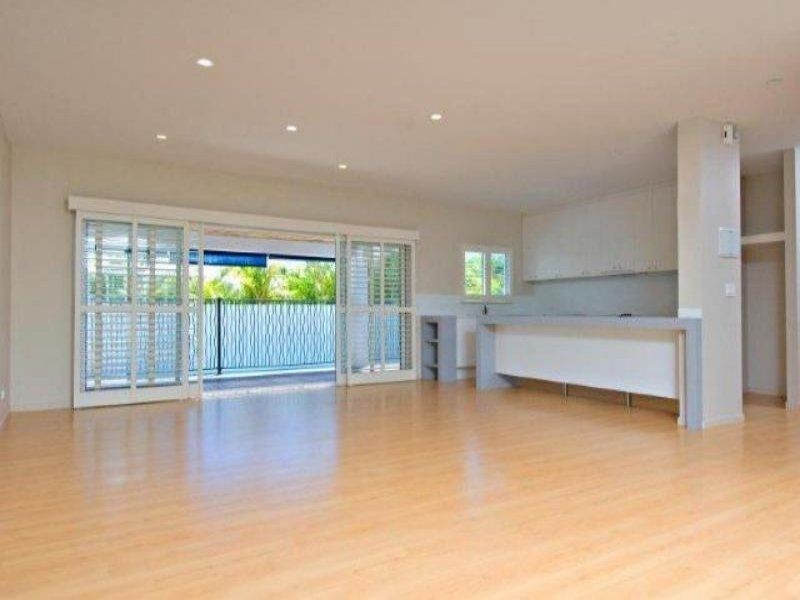 20 Moonbeam Crescent, Castaways Beach QLD 4567