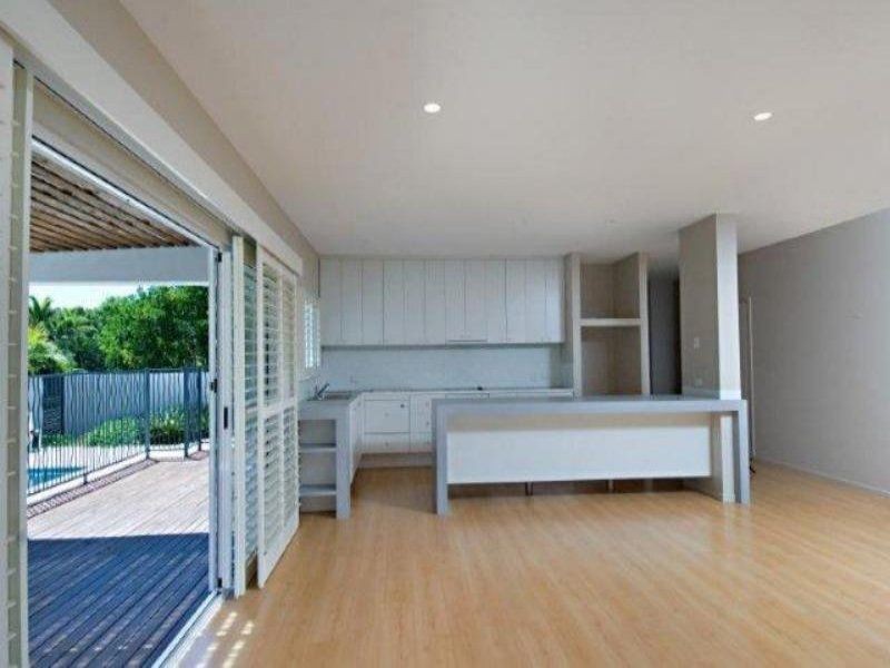 20 Moonbeam Crescent, Castaways Beach QLD 4567