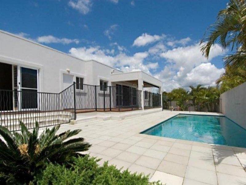 20 Moonbeam Crescent, Castaways Beach QLD 4567