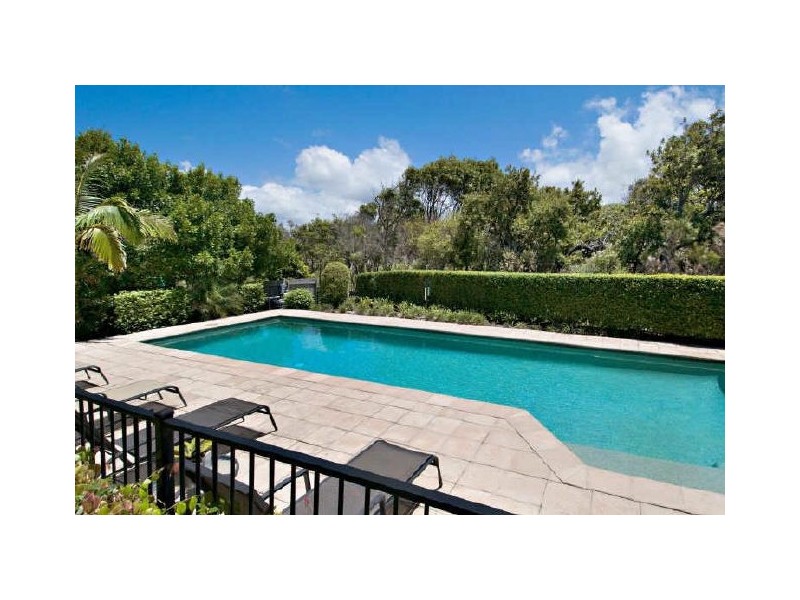 25 Moonbeam Crescent, Castaways Beach QLD 4567